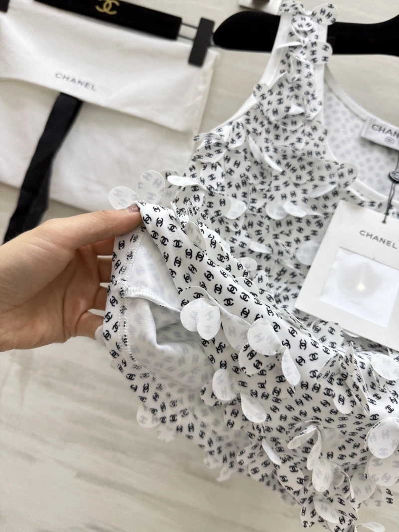 Sleek Chanel Vest 107617