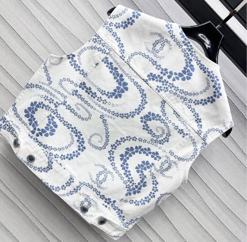 Durable Chanel Vest 107586