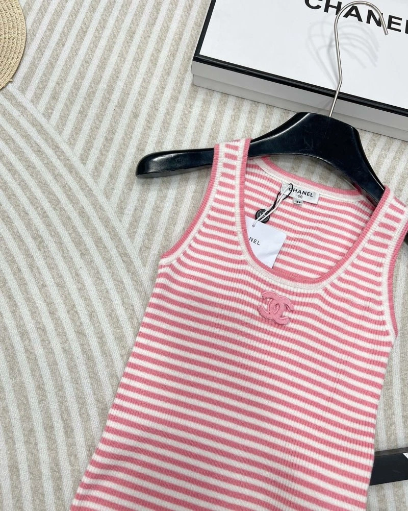 Refined Chanel Vest 107575