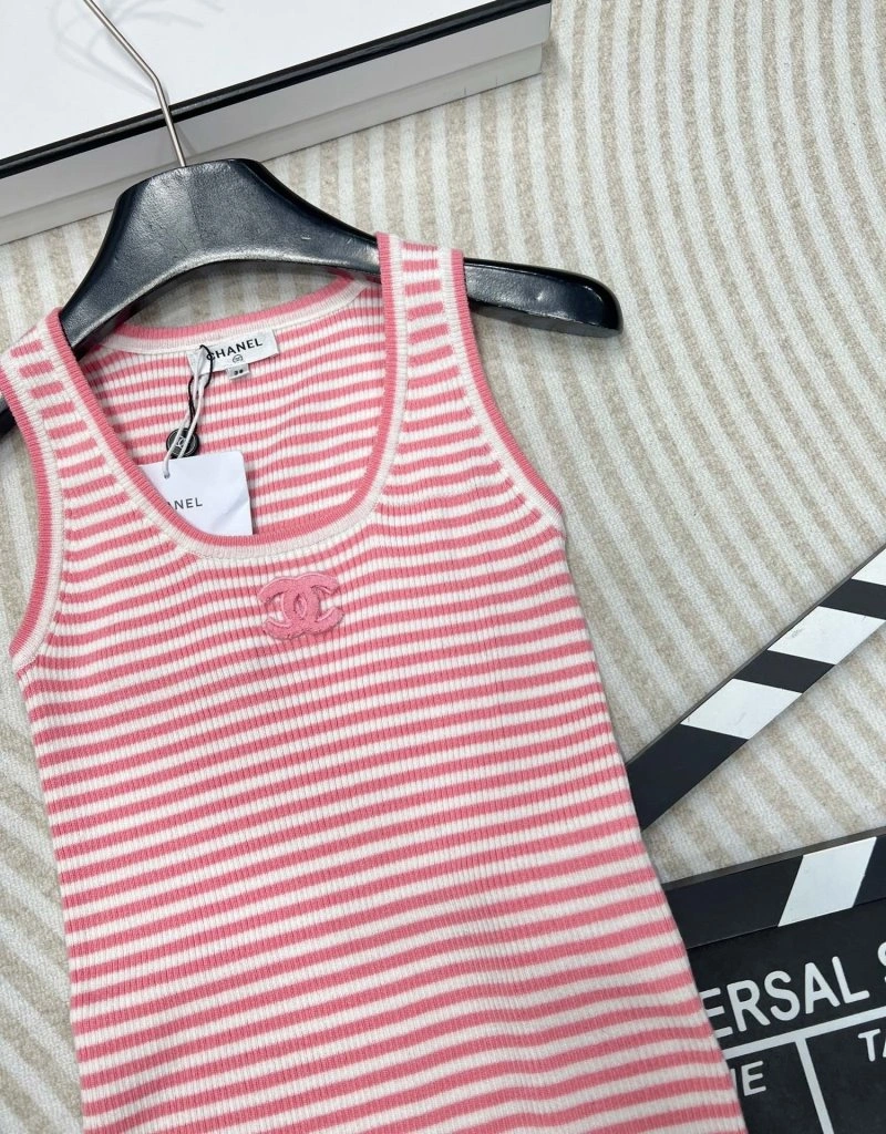 Refined Chanel Vest 107575