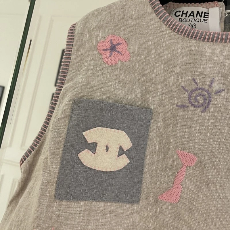 Durable Chanel Vest 109598