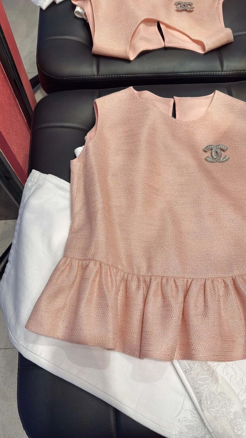 Reliable Chanel Vest 109567