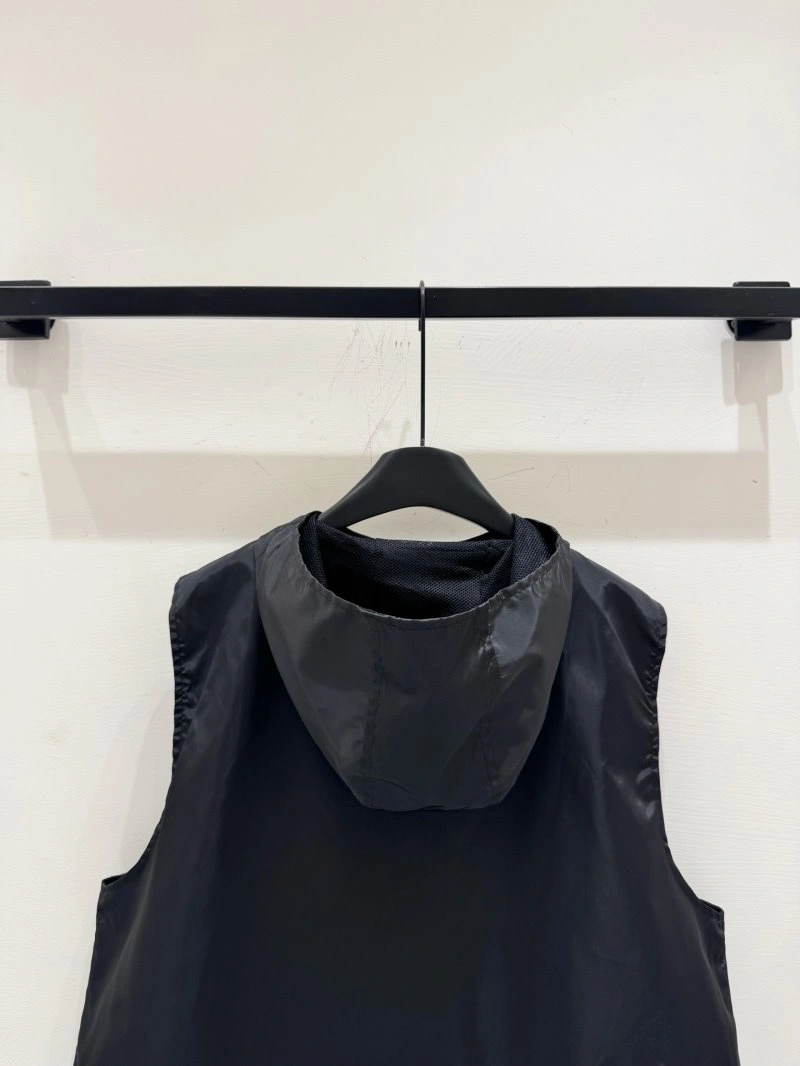 Lightweight Chanel Vest 109571