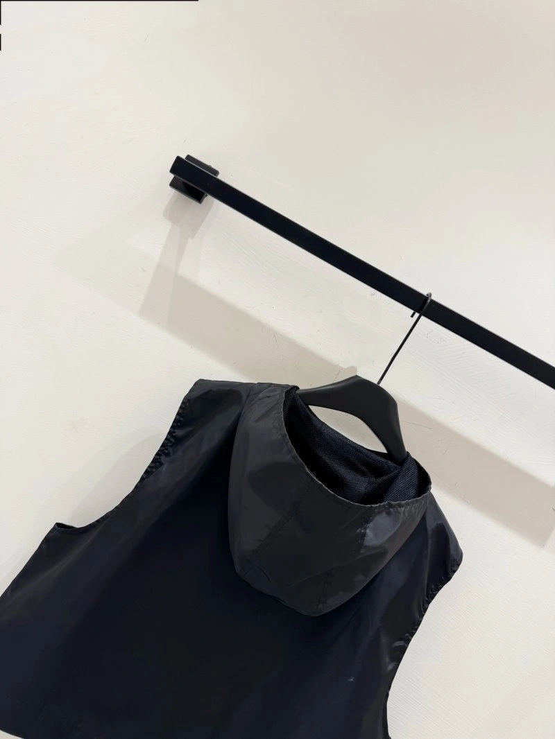 Lightweight Chanel Vest 109571