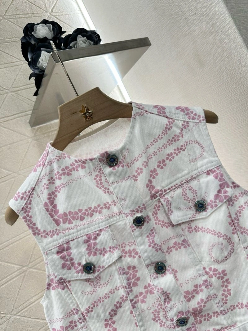 Minimalist Chanel Vest 109554