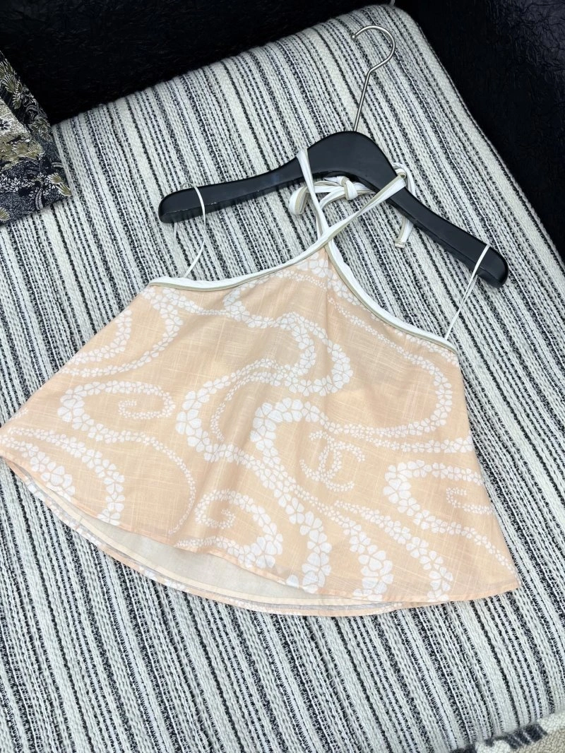 Contemporary Chanel Vest 109533