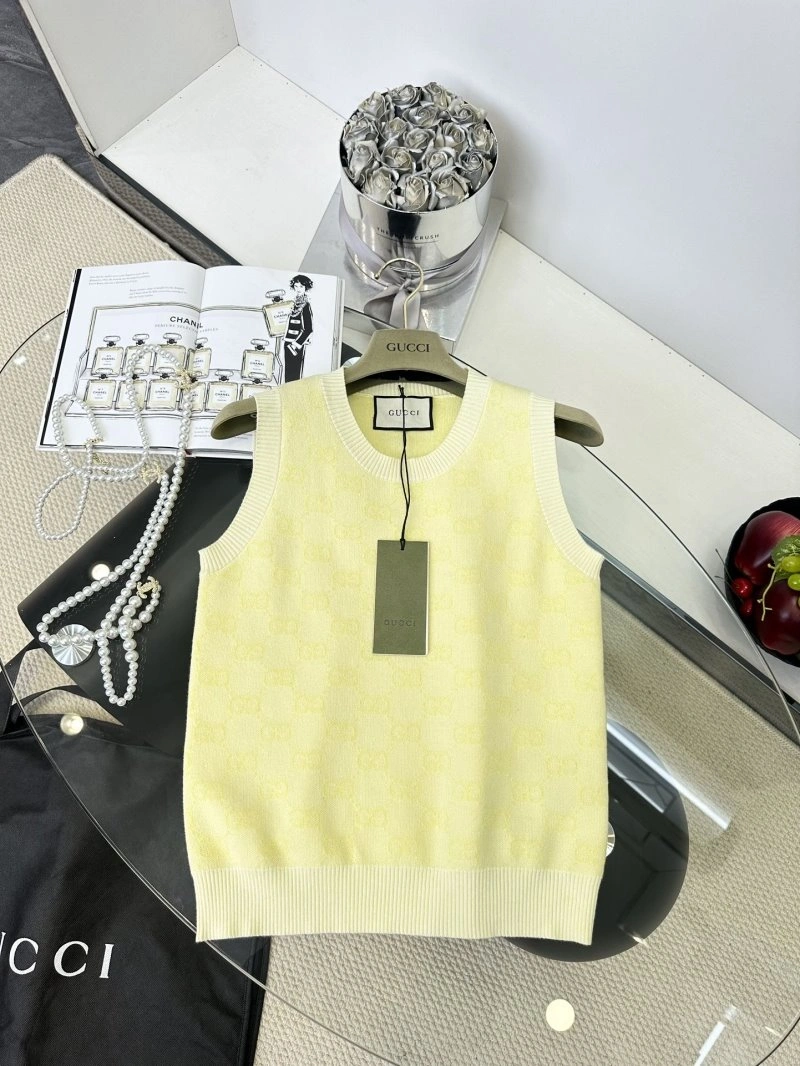 UrbanChic Chanel Vest 109381
