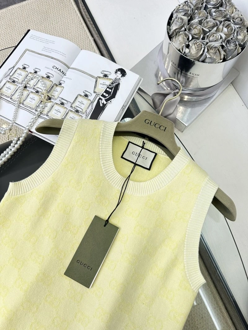 UrbanChic Chanel Vest 109381