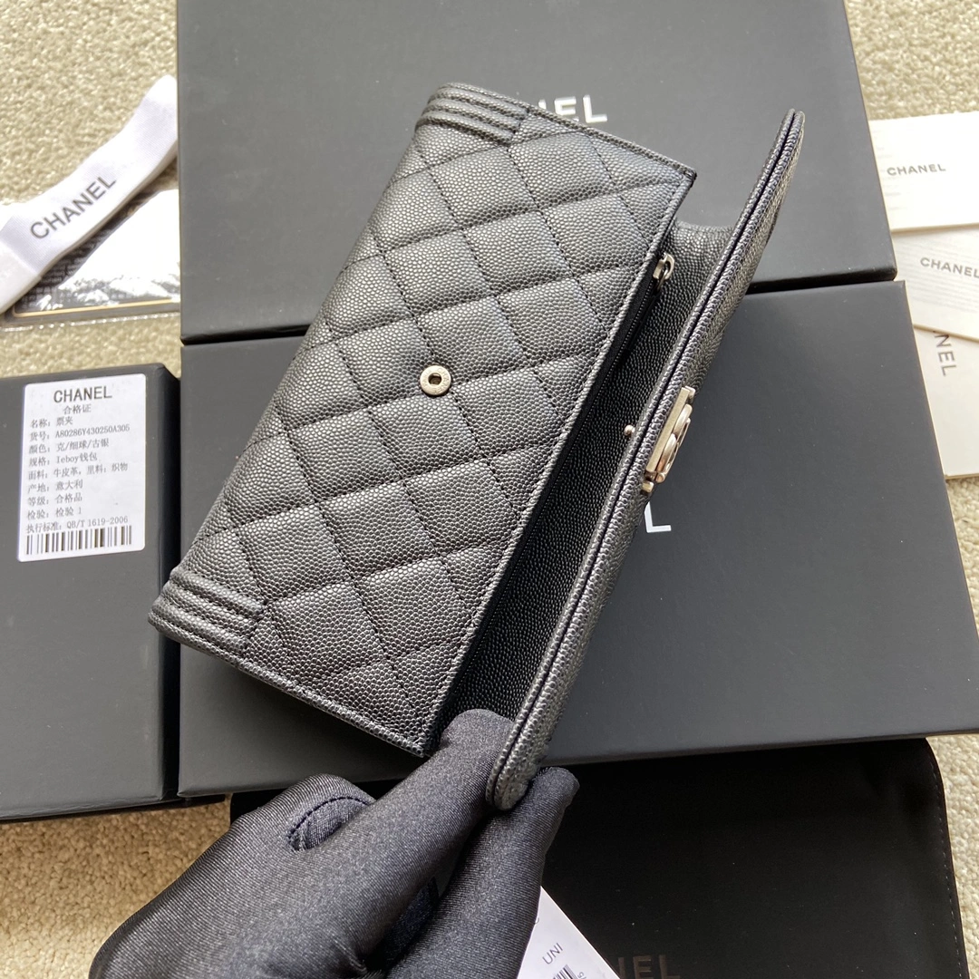 Bold Chanel Wallets Purse 56554