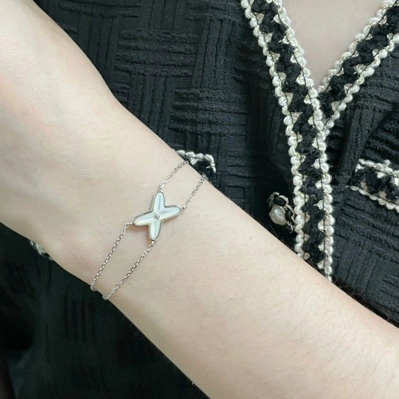 Refined Chaumet Bracelets 211419