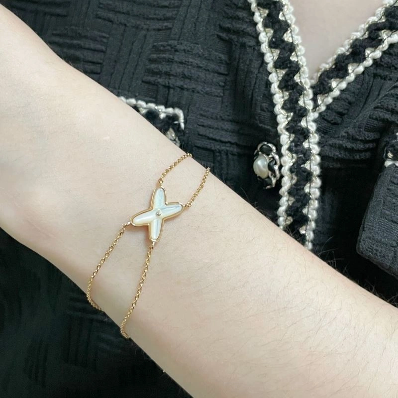 Refined Chaumet Bracelets 211419
