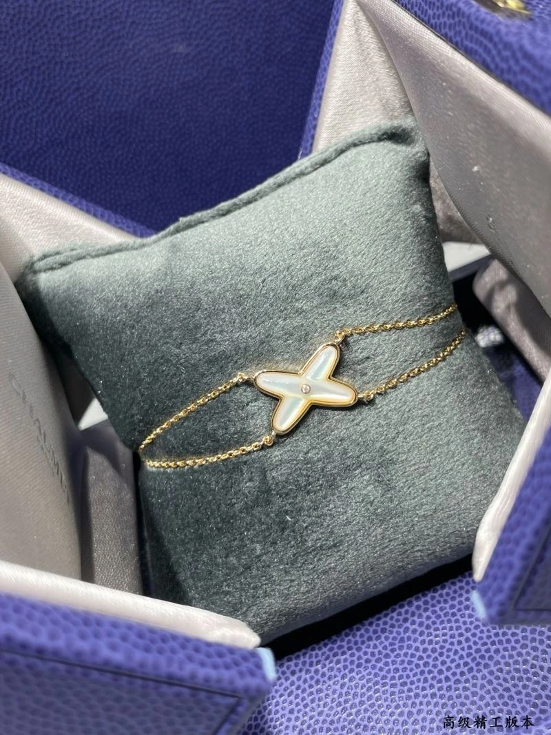 Refined Chaumet Bracelets 211419