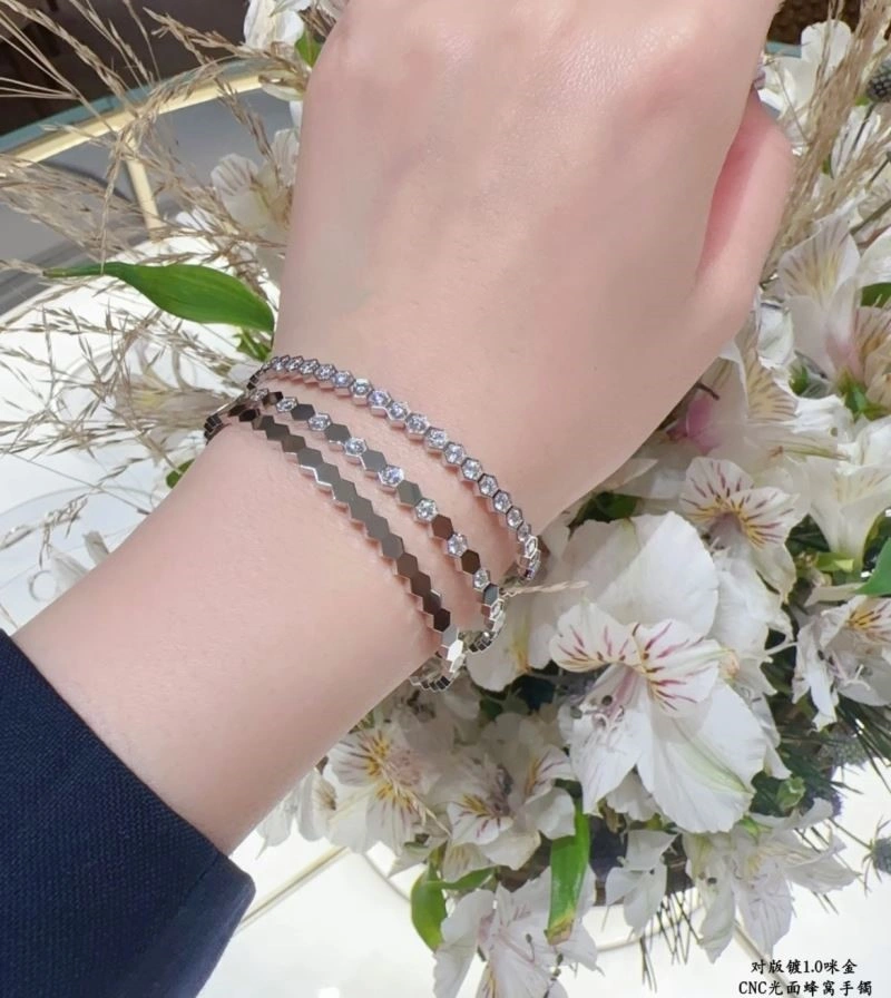 Contemporary Chaumet Bracelets 210000