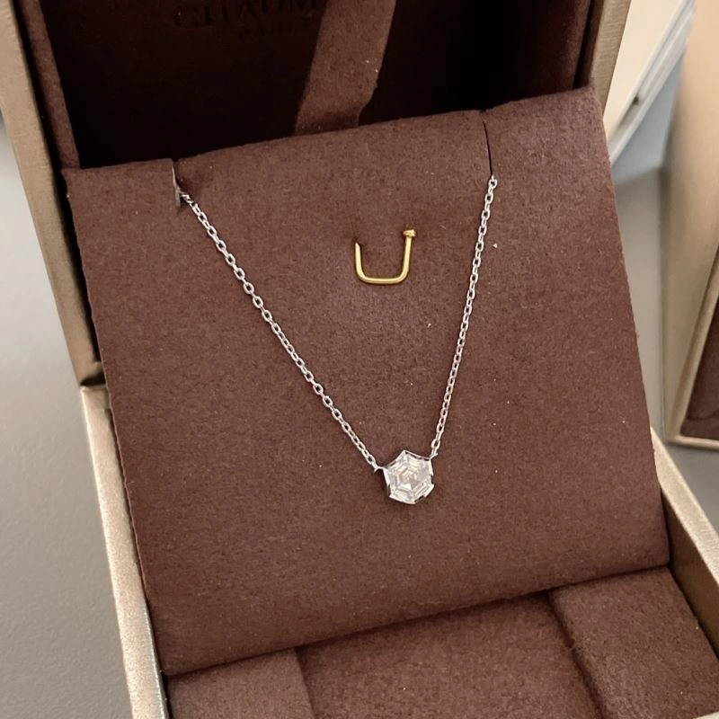 Trendsetting Chaumet Necklaces 214002
