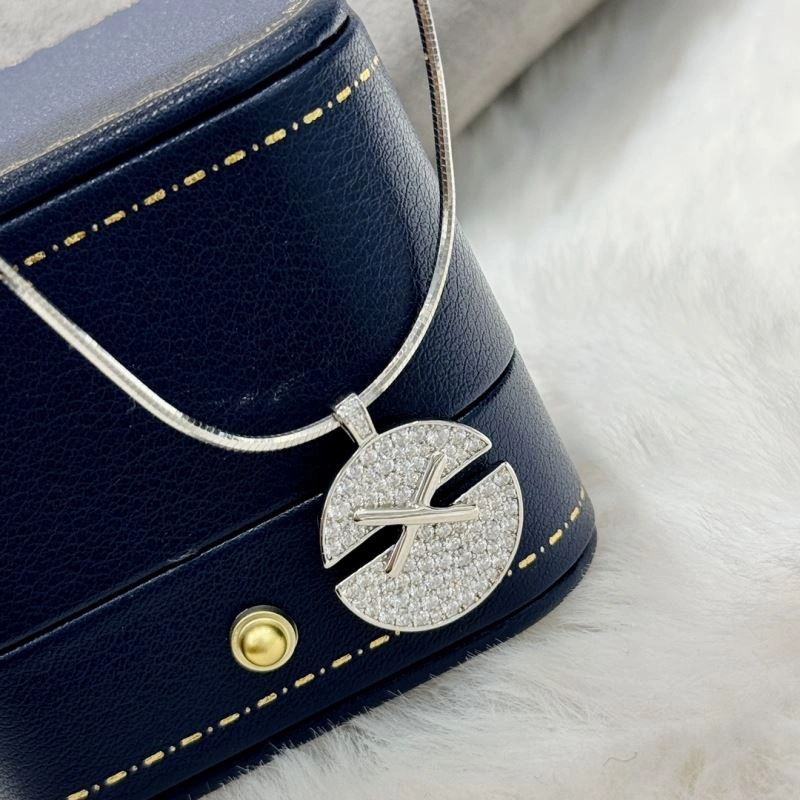 Lightweight Chaumet Necklaces 213553