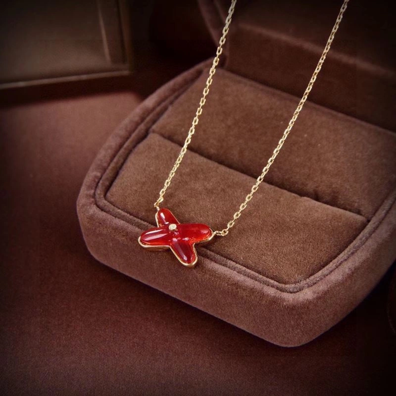 Trendsetting Chaumet Necklaces 213525