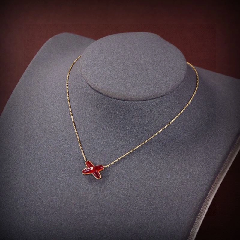 Trendsetting Chaumet Necklaces 213525