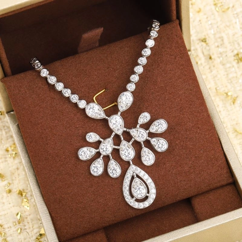 Chaumet Necklaces Vibrant 213096