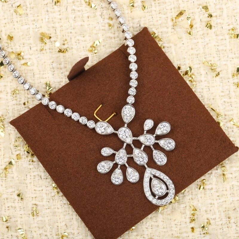Chaumet Necklaces Vibrant 213096