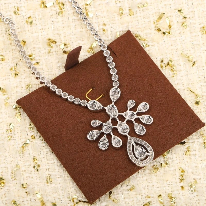 Chaumet Necklaces Vibrant 213096