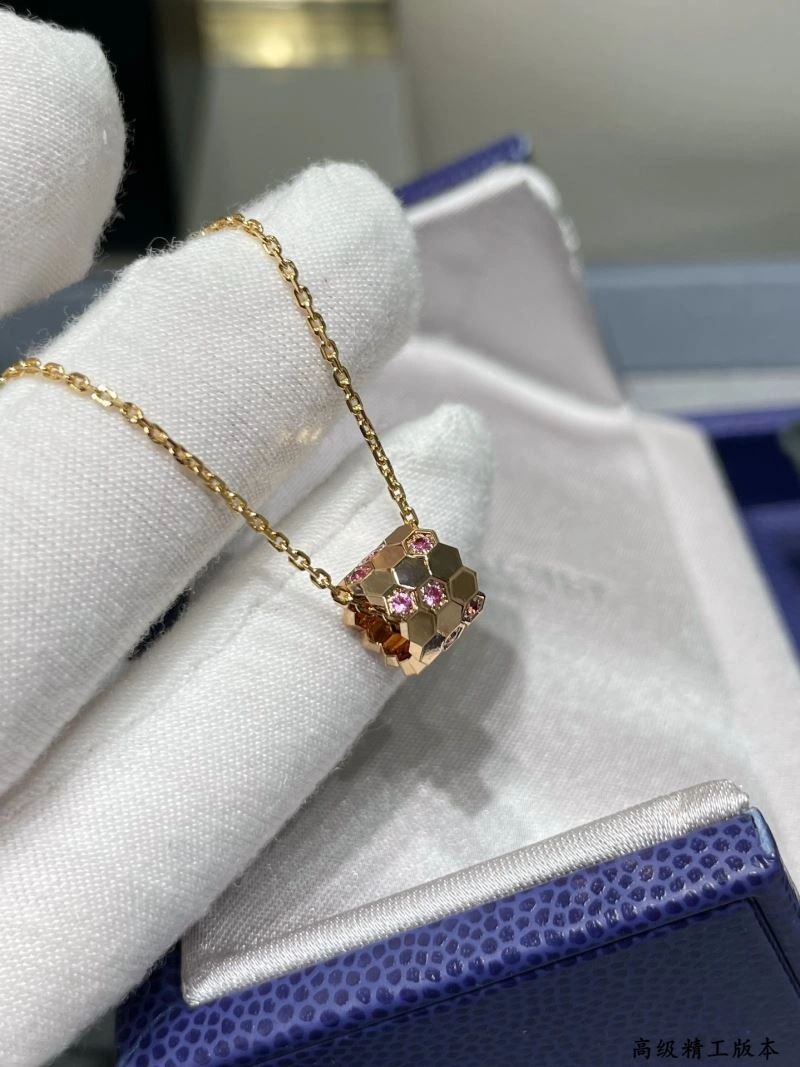 Tailored Chaumet Necklaces 212298