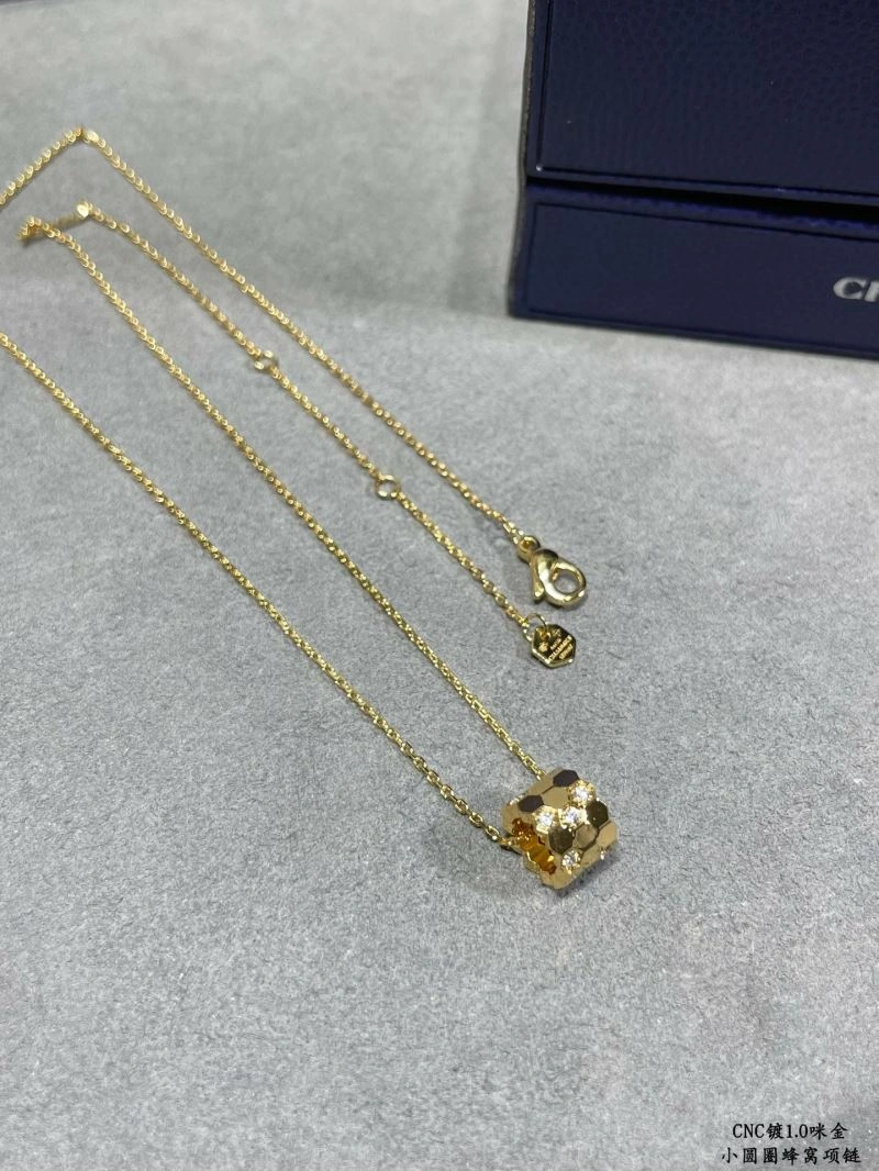 WrinkleFree Chaumet Necklaces 212383