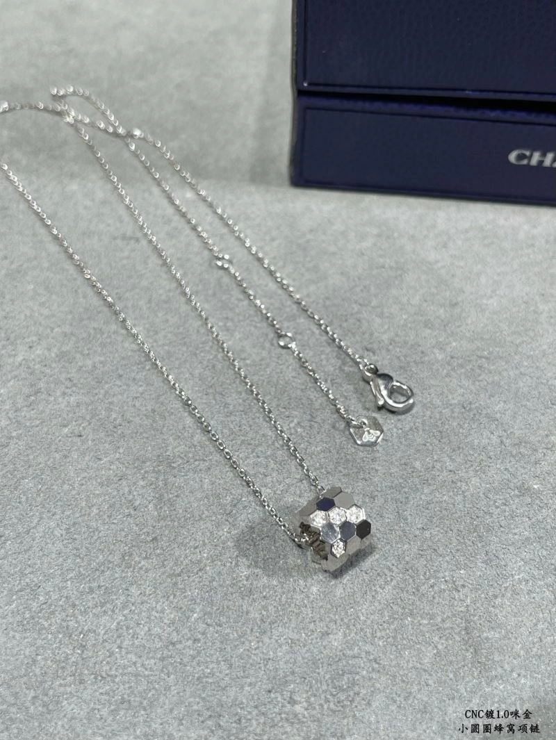 WrinkleFree Chaumet Necklaces 212383
