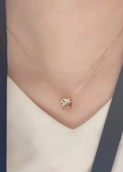 Lightweight Chaumet Necklaces 212304