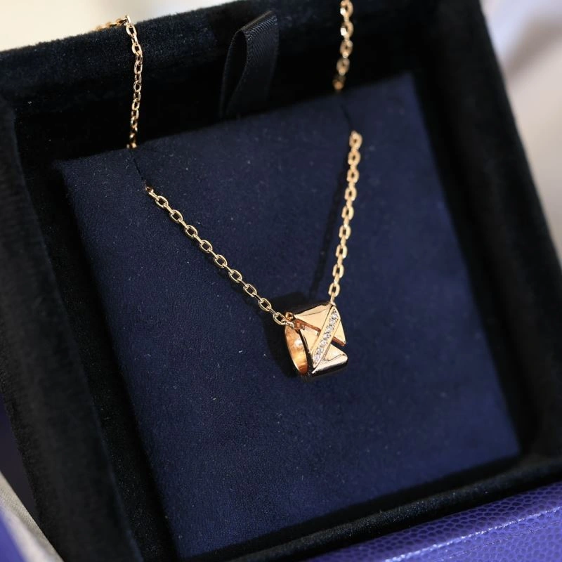 Lightweight Chaumet Necklaces 212304
