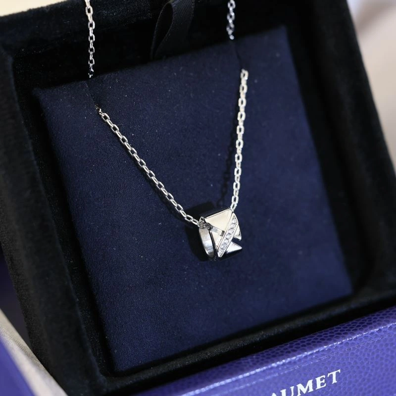Lightweight Chaumet Necklaces 212304