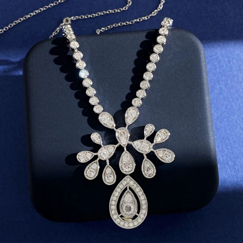 Chaumet Necklaces Unisex 212292