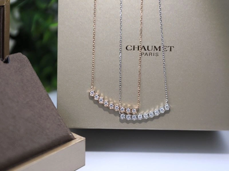 Sophisticated Chaumet Necklaces 212319