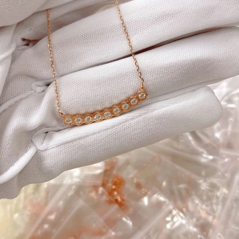 Sophisticated Chaumet Necklaces 212319