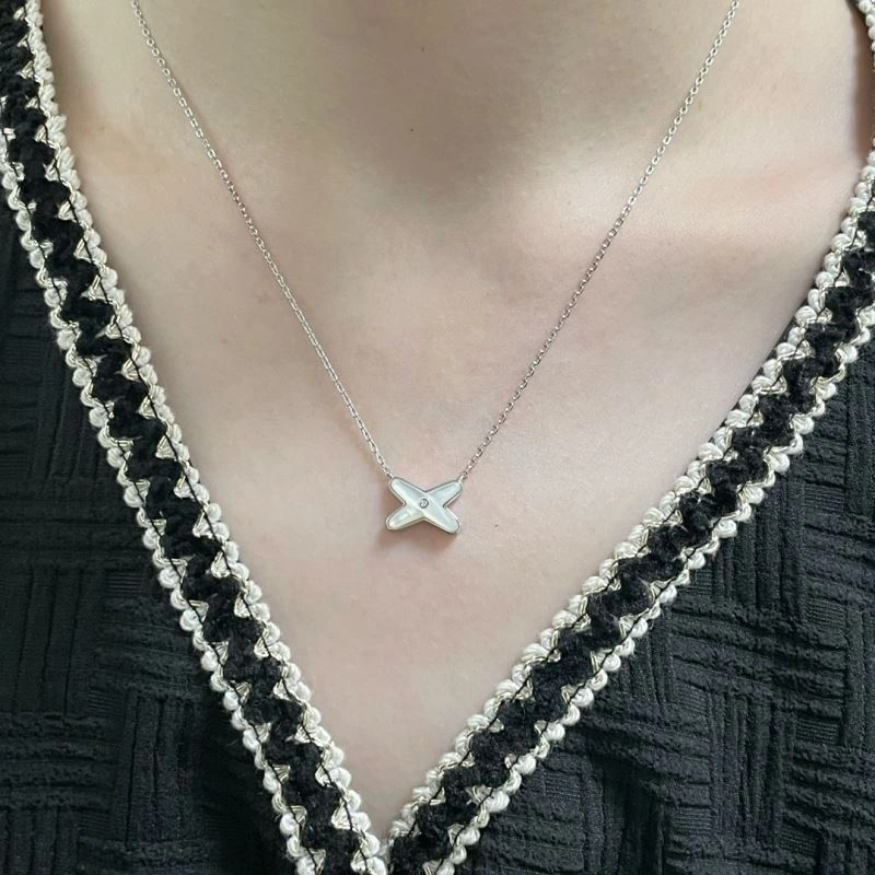 Seasonal Chaumet Necklaces 211393