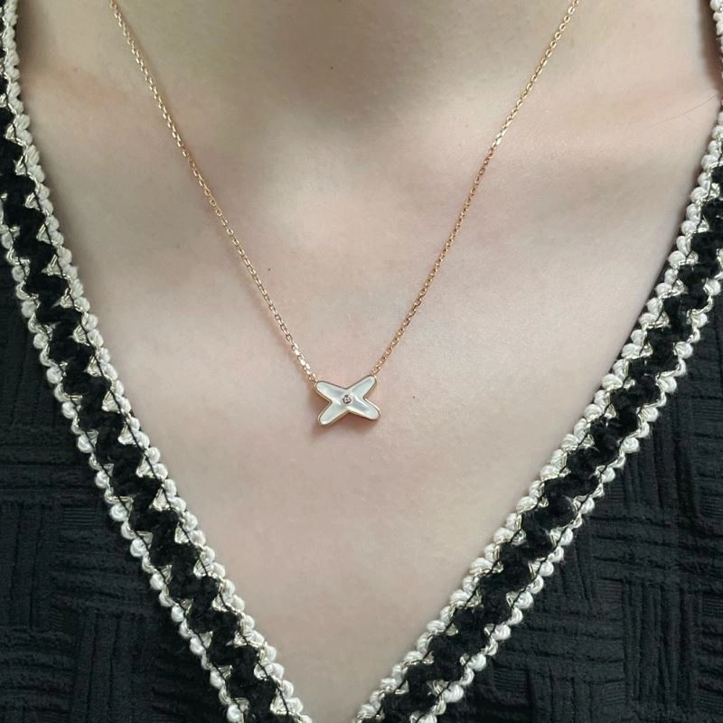 Seasonal Chaumet Necklaces 211393
