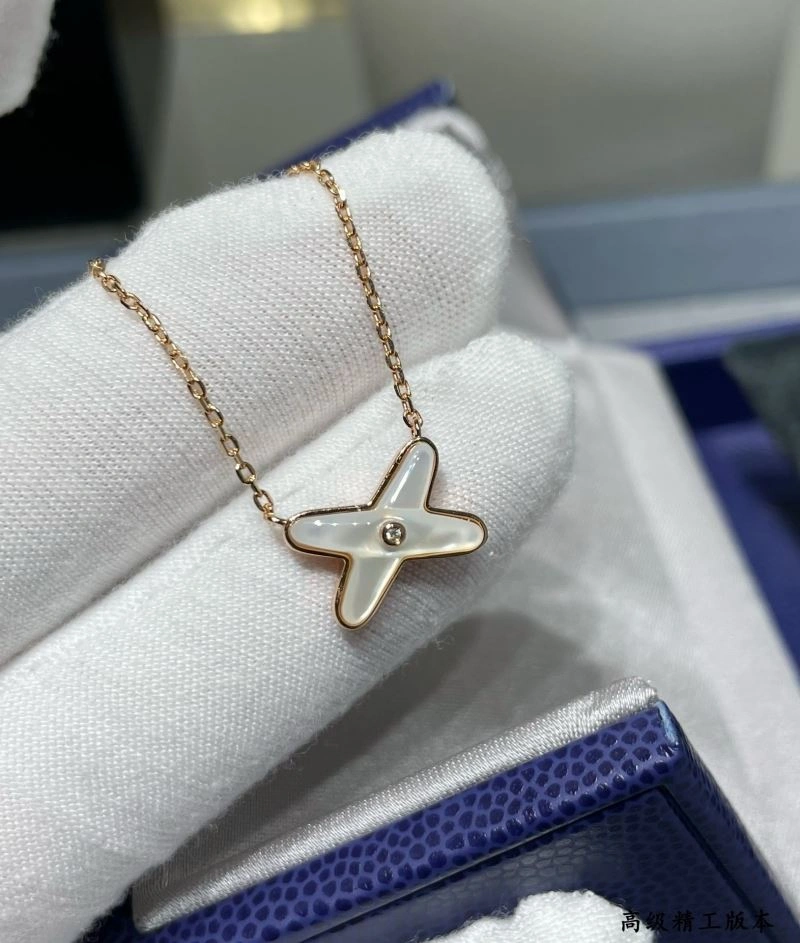 Seasonal Chaumet Necklaces 211393