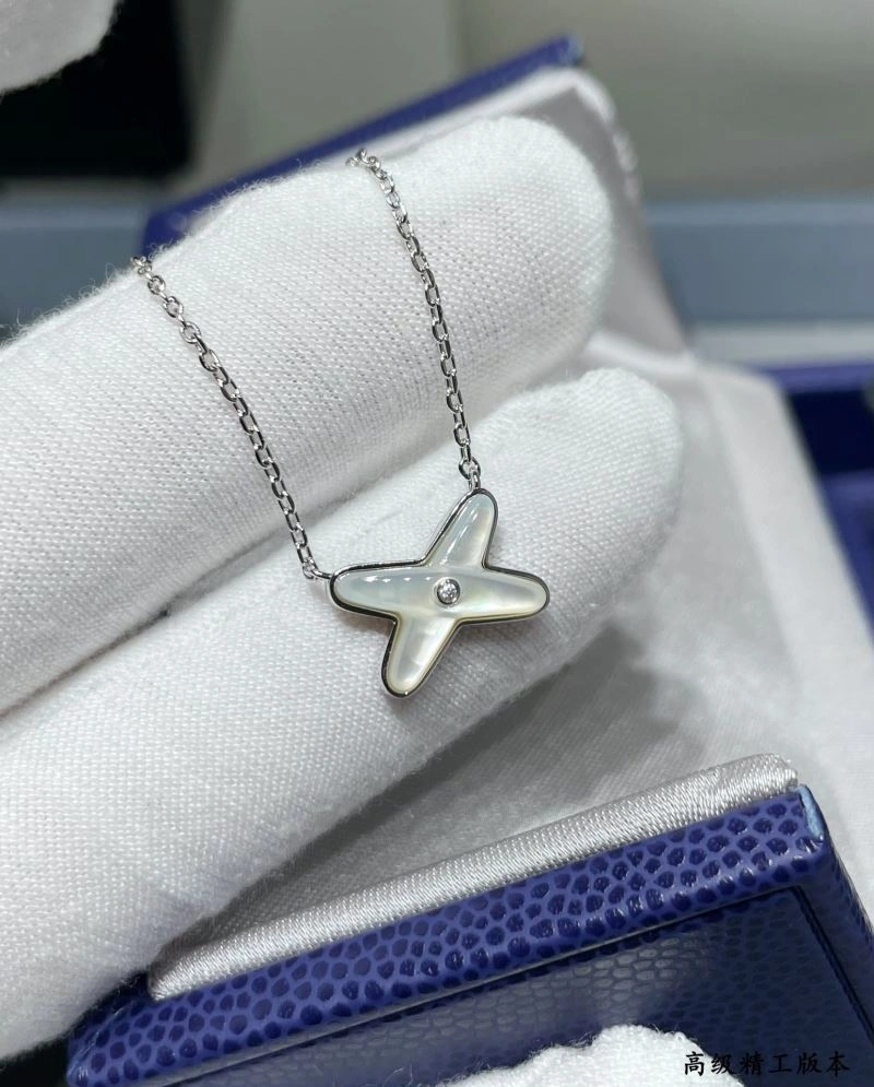 Seasonal Chaumet Necklaces 211393