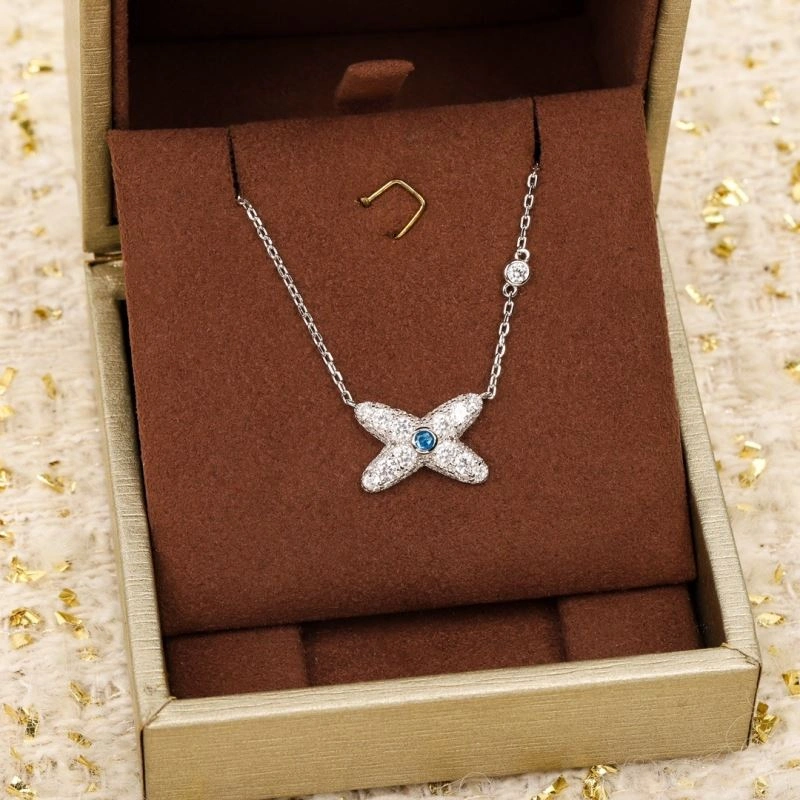 Chaumet Necklaces Elegant 211401