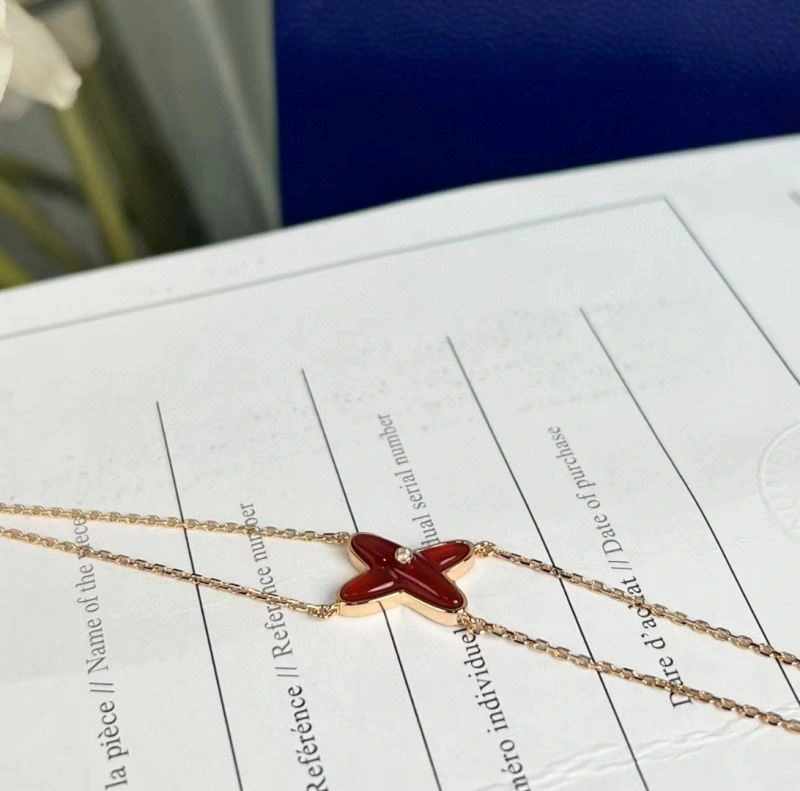 Upgraded Chaumet Necklaces 211398
