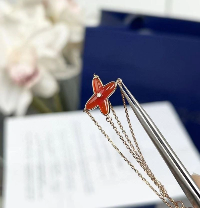 Upgraded Chaumet Necklaces 211398