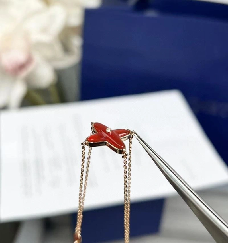 Upgraded Chaumet Necklaces 211398