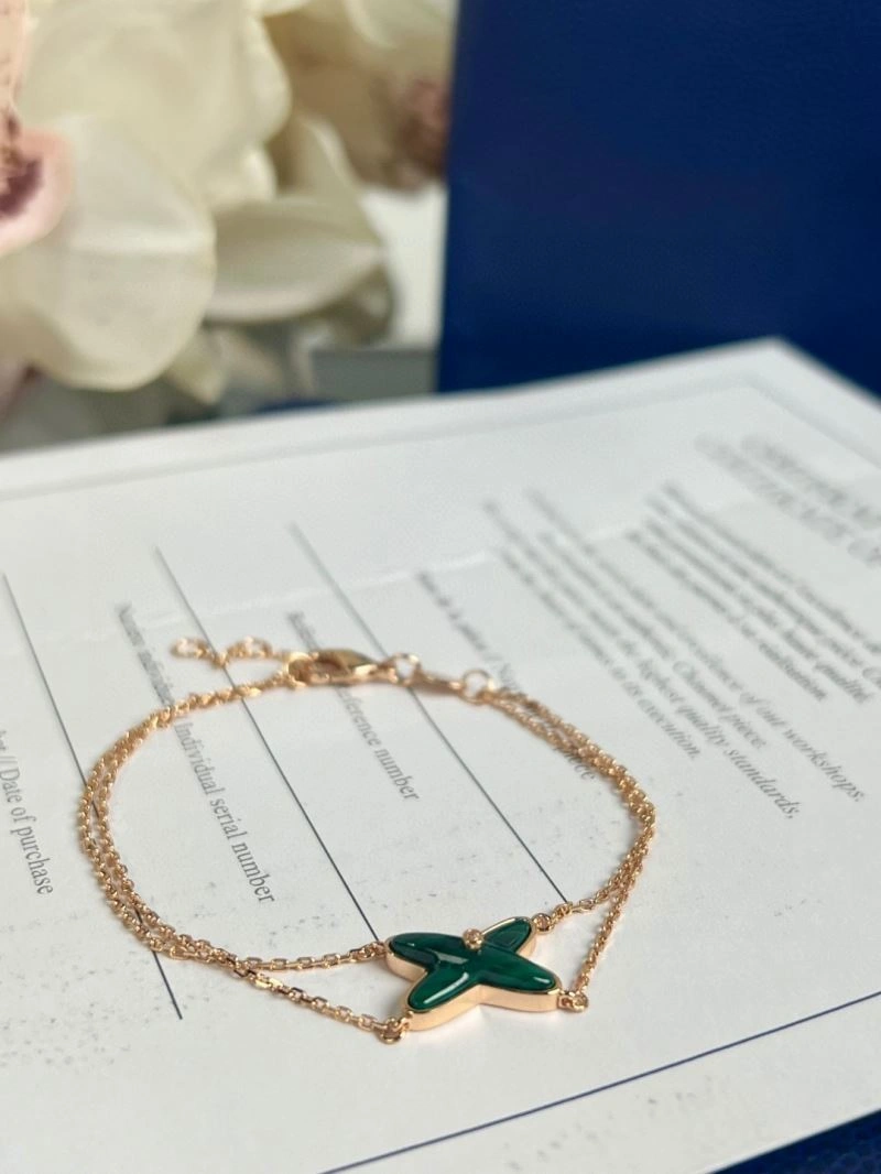 Chaumet Necklaces Modern 211386
