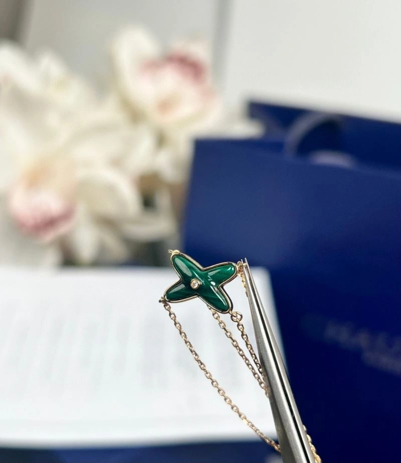 Chaumet Necklaces Modern 211386