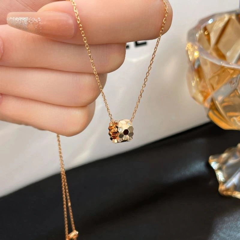 Chaumet Necklaces GoAnywhere 211380