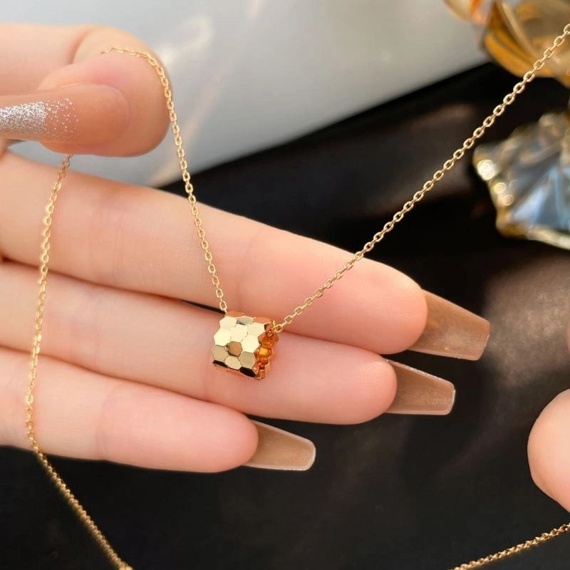 Sustainable Chaumet Necklaces 211379