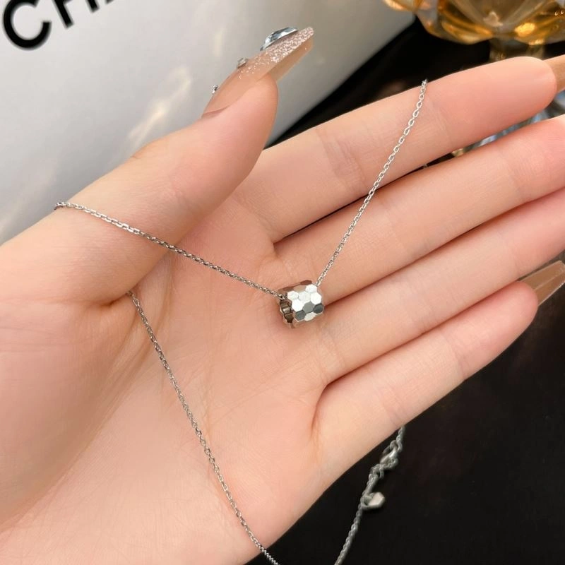 Sustainable Chaumet Necklaces 211379