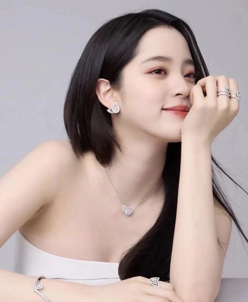 ComfortFit Chaumet Necklaces 210856