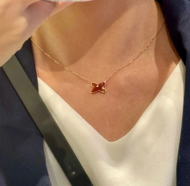 Classic Chaumet Necklaces 209952