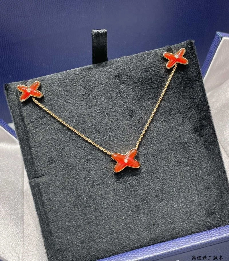 Classic Chaumet Necklaces 209952