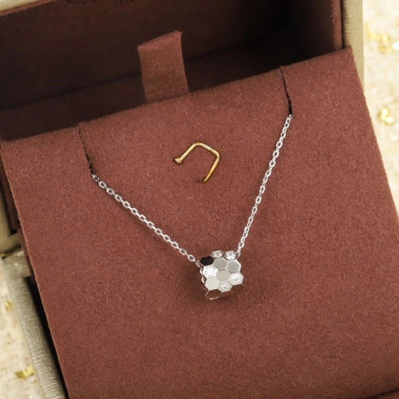 Sporty Chaumet Necklaces 209456